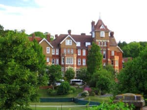 Campamento con lecciones de inglés en Eastbourne Inglaterra